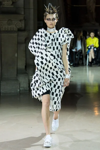 Look 1